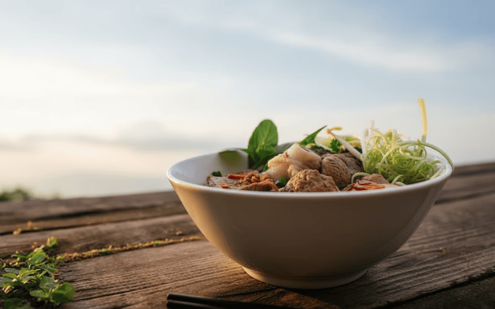 Bun bo Hue Ut Hung combines the richness of slow-simmered broth, the fragrance of lemongrass, and the tenderness of beef